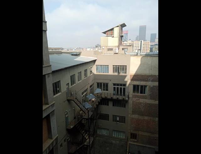 1 BEDROOM APARTMENT FOR SALE IN MABONENG